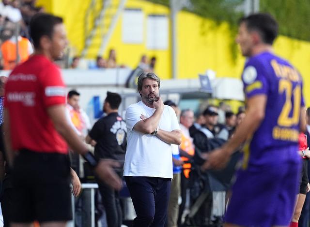 Eyüpspor Teknik Direktörü Pulat, Son Dakika Gollü Zafer Sonrası Duygularını Gizleyemedi