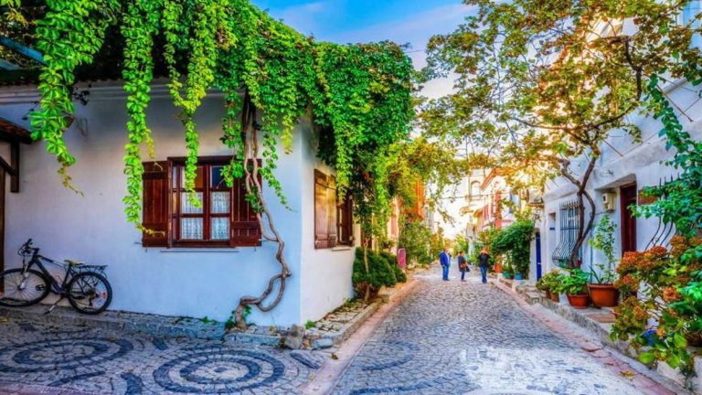 Bozcaada nerede ve nasıl gidilir?  Bozcaada’da gezilecek yerler nereleridir?