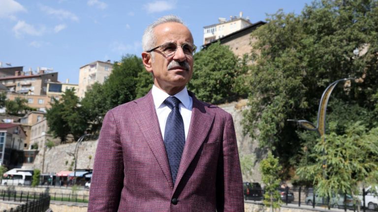 Bakan Uraloğlu: Bitlis’i bölünmüş yollarla Van ve Muş’a bağladık