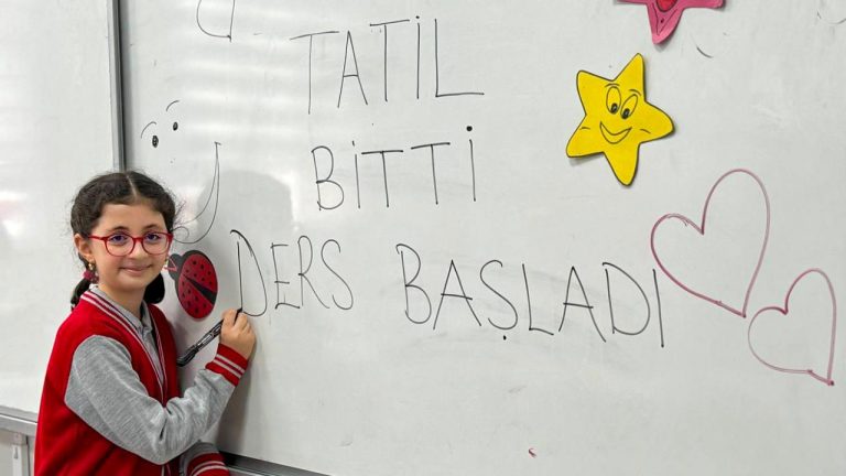 Pazartesi günü 20 milyondan fazla öğrenci derslere başlayacak