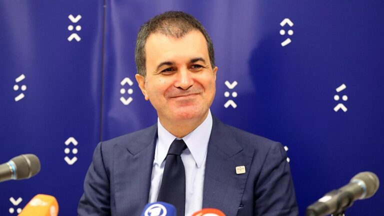 Ömer Çelik'ten Özgür Özel'e yanıt: “Türkiye'den önce erken seçim olmaz”