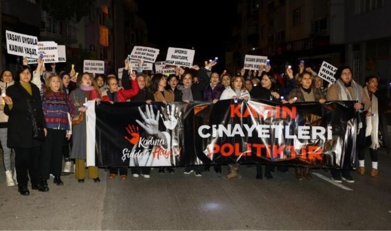 Başkan Kınay, öldürülen kadınlar için parkta kaldı – Son Dakika Türkiye, Cumhuriyet Ege Haberleri