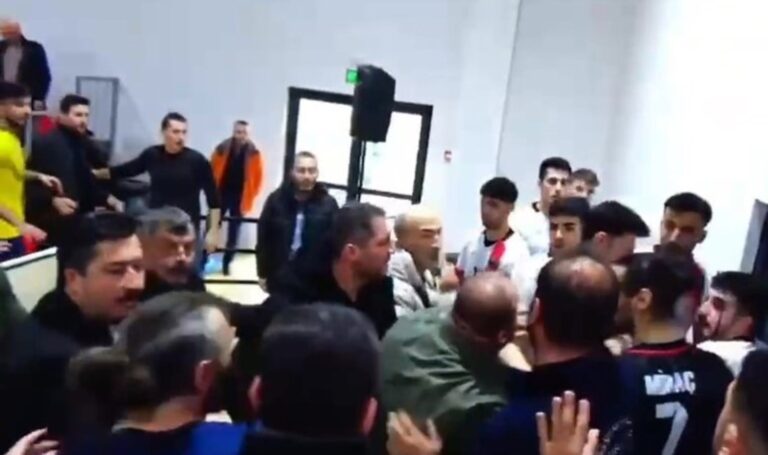 Taraftarlar voleybolculara saldırdı: 3 kişi tutuklandı! – En güncel spor haberleri