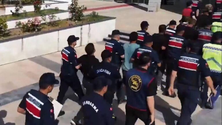 Uyuşturucu satıcıları için operasyon: 104 şüpheli tutuklandı